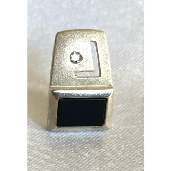 LE# Beautiful Black Onyx & 925 Silver Stud Earrings - Picture 3 of 6